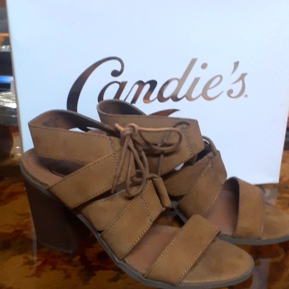 Great pair of lace up sandal heels by Candies. Sz7 EUC